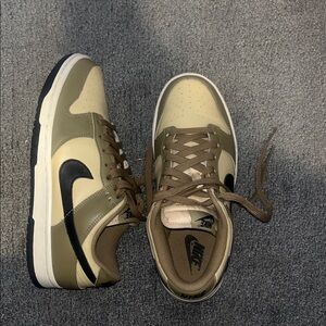 Nike Tan and Black Low-Top Sneakers